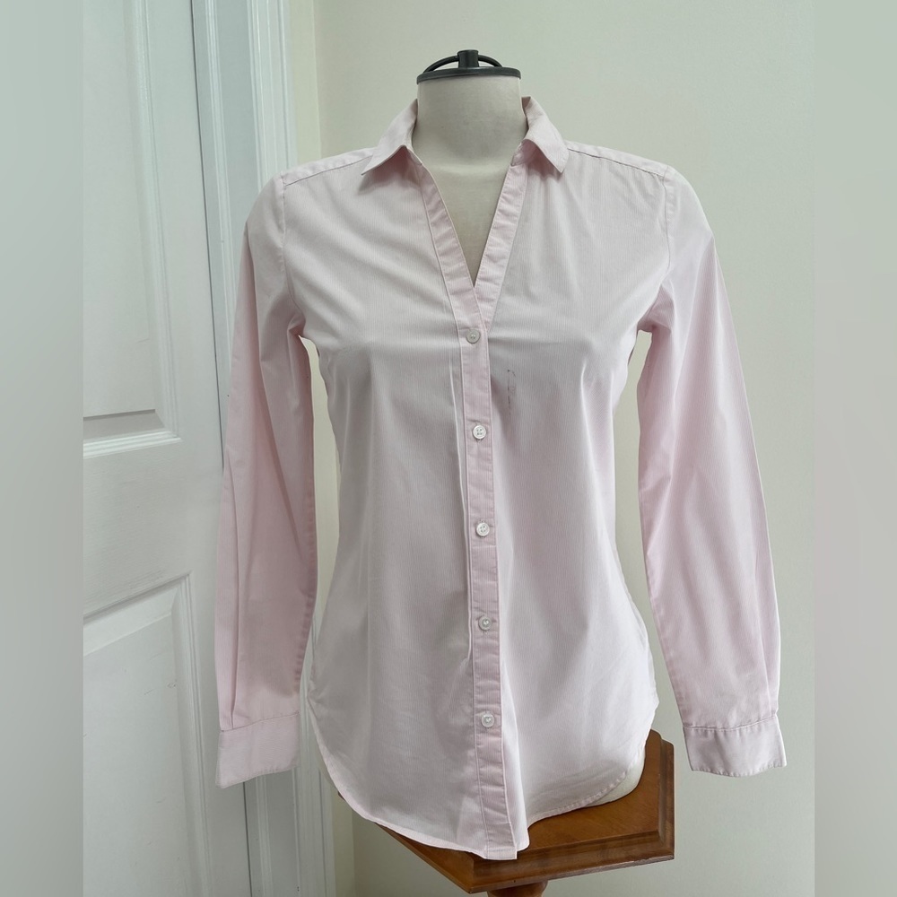 H & M v-neck button up shirt size ladies US 8